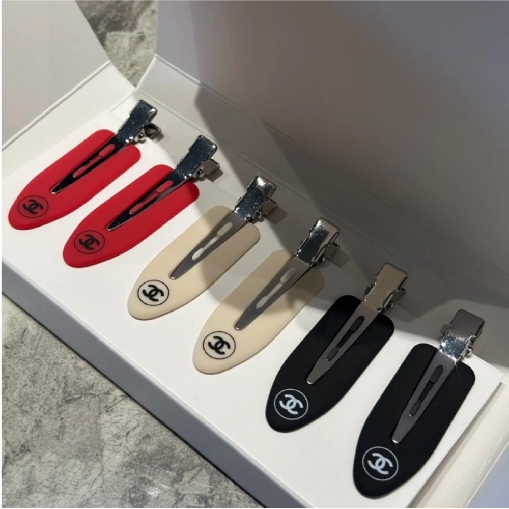 Chanel beauty gift clips set